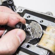 Povolení matky rotoru magneta Povolení matky rotoru magneta